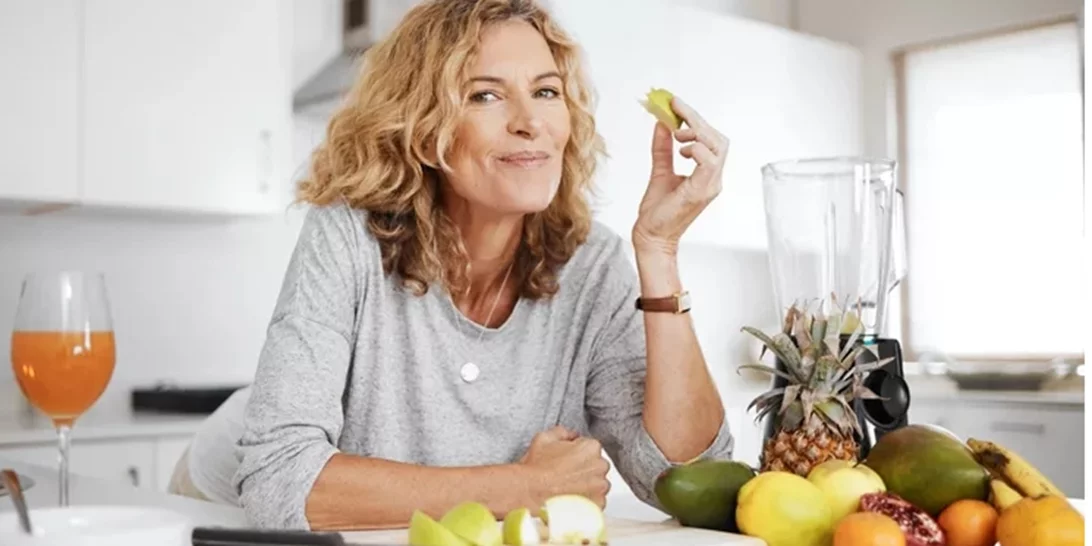 10 tips που βοηθούν να "προλάβουμε" τον καρκίνο του μαστού