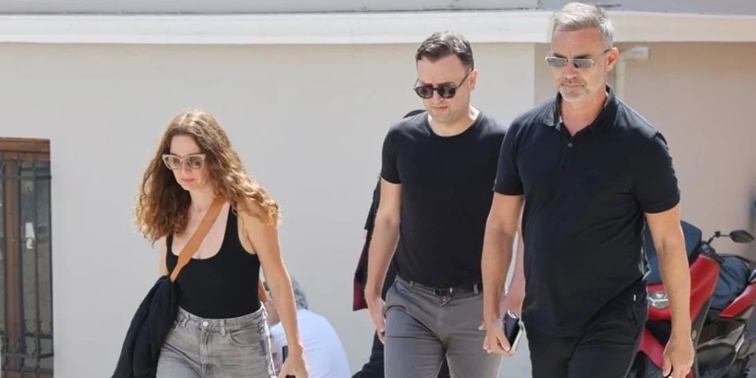 Κηδεία Γεράσιμου Μιχελή: Συγκίνηση στο τελευταίο αντίο στον ηθοποιό - Ολη η παρέα του "Παρά 5" εκεί