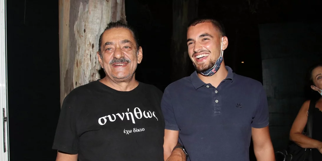 Ο Αντώνης Καφετζόπουλος με τον μικρότερο γιο του | Δες τη σπάνια εμφάνισή τους