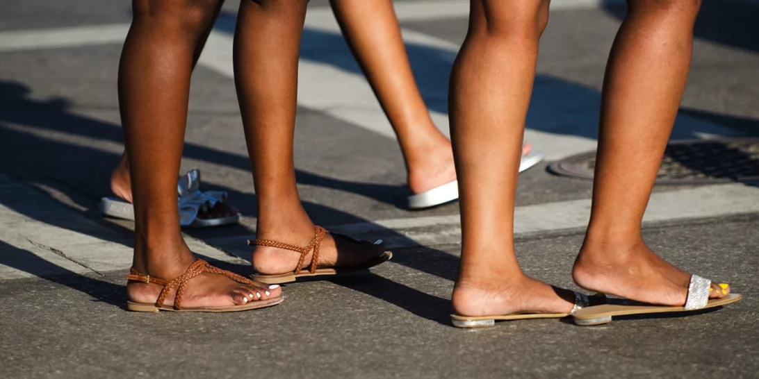 Πώς θα φορέσεις τα flip flops σου με αναβαθμισμένο τρόπο