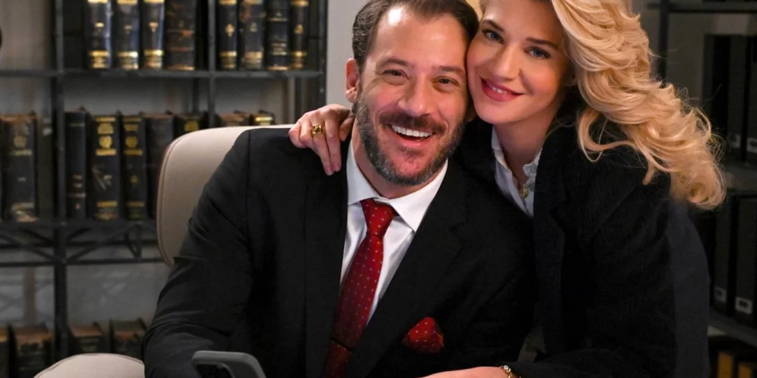 Αντίνοος Αλμπάνης | Η πρώτη αγκαλιά με τον λίγων ημερών γιο της Τζένης Θεωνά είναι ό,τι πιο cute θα δεις σήμερα