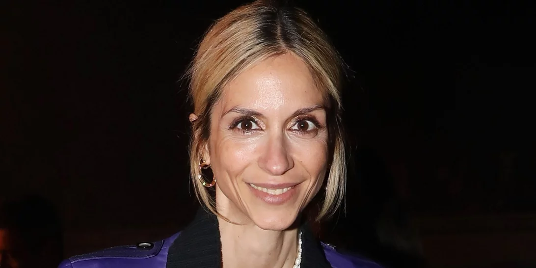 Ο Νίκος Καρβέλας εκδίδει βιβλίο και η Σοφία Καρβέλα δεν κρύβει την περηφάνια της