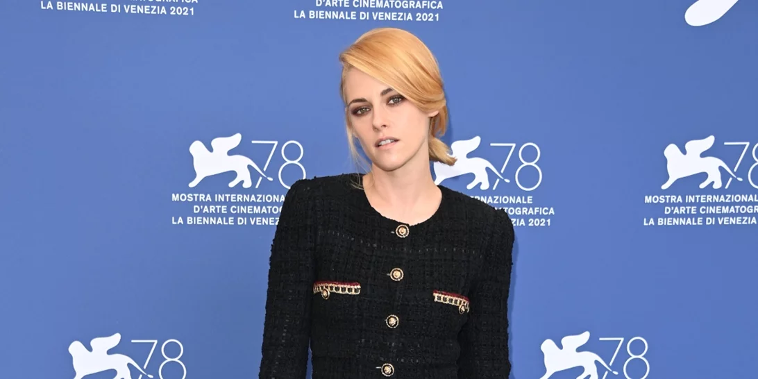 Η Kristen Stewart έβαλε στην άκρη τα αθλητικά της | Δες την εμφάνιση της με Chanel στο Φεστιβάλ Βενετίας