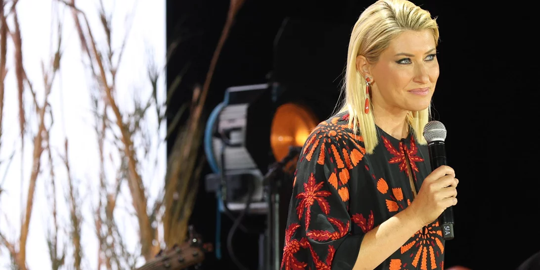 Σία Κοσιώνη | Η βραδινή εμφάνιση με maxi αέρινο φόρεμα και vintage style print στο Καλλιμάρμαρο