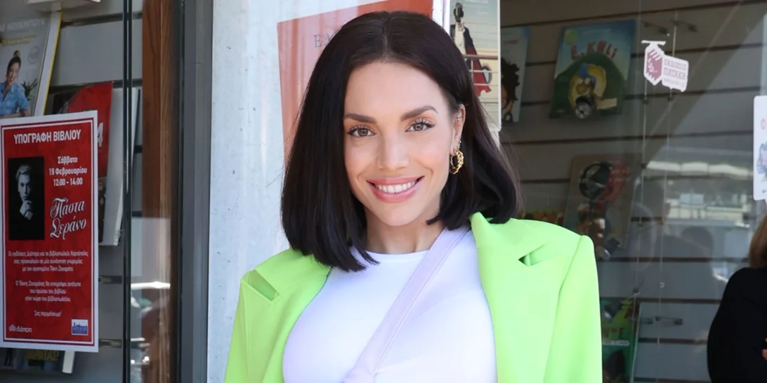 Πώς θα φορέσεις το πράσινο φέτος την άνοιξη; | Η Κρυσταλλία Ρήγα δημιούργησε το τέλειο look