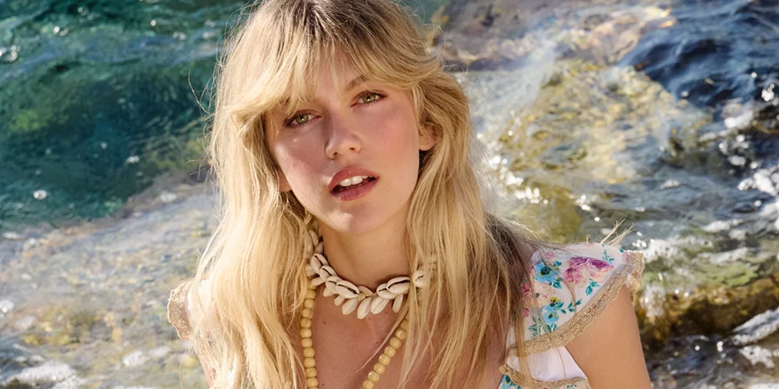 Sun spell | Η Κλέλια Ανδριολάτου πρωταγωνιστεί στην καλοκαιρινή καμπάνια της Sugarfree