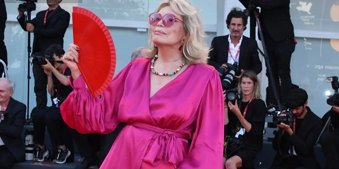 Αmanda Lear ετών 83 | Η ανδρόγυνη μούσα του Dali στο Φεστιβάλ Βενετίας