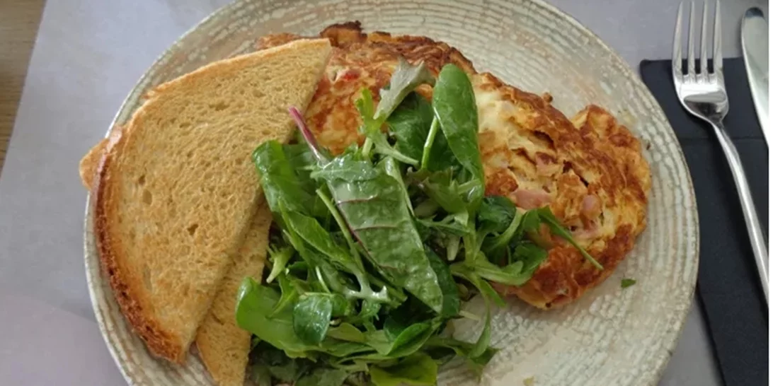 Με ποια τροφή να συνδυάσεις τα αυγά για καλύτερη απορρόφηση συστατικών;