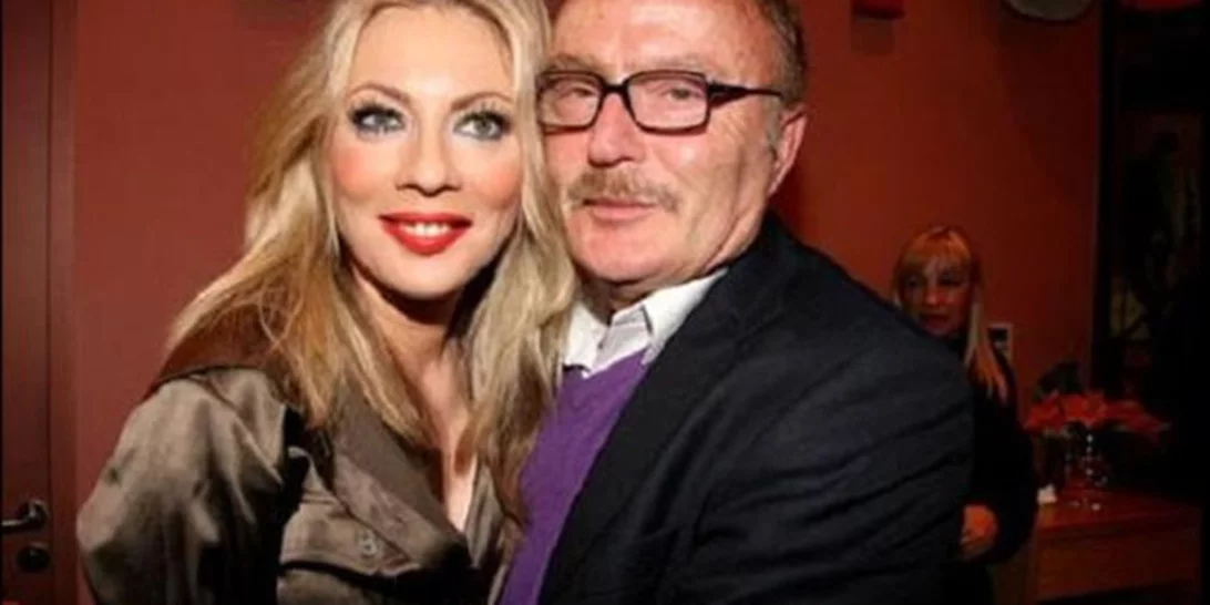 Ο Ντίνος Καρύδης διαψεύδει την είδηση του θανάτου του on air