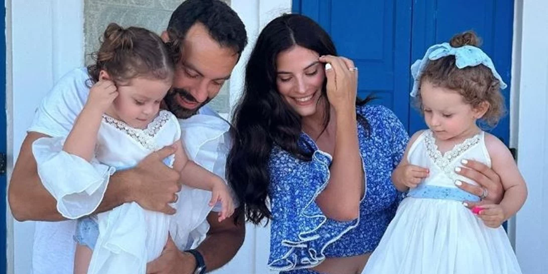 Ξεκίνησαν το σχολείο τα παιδιά της Χριστίνας Μπόμπα και του Σάκης Τανιμανίδη | Παρούσα η επιχειρηματίας μέχρι να προσαρμοστούν