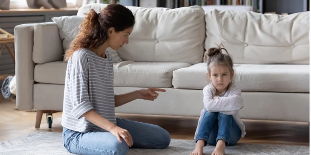 "Πόσες φορές στο έχω πει;" – Γιατί η φράση που λέμε συχνά στα παιδιά μας δεν διορθώνει τίποτα;