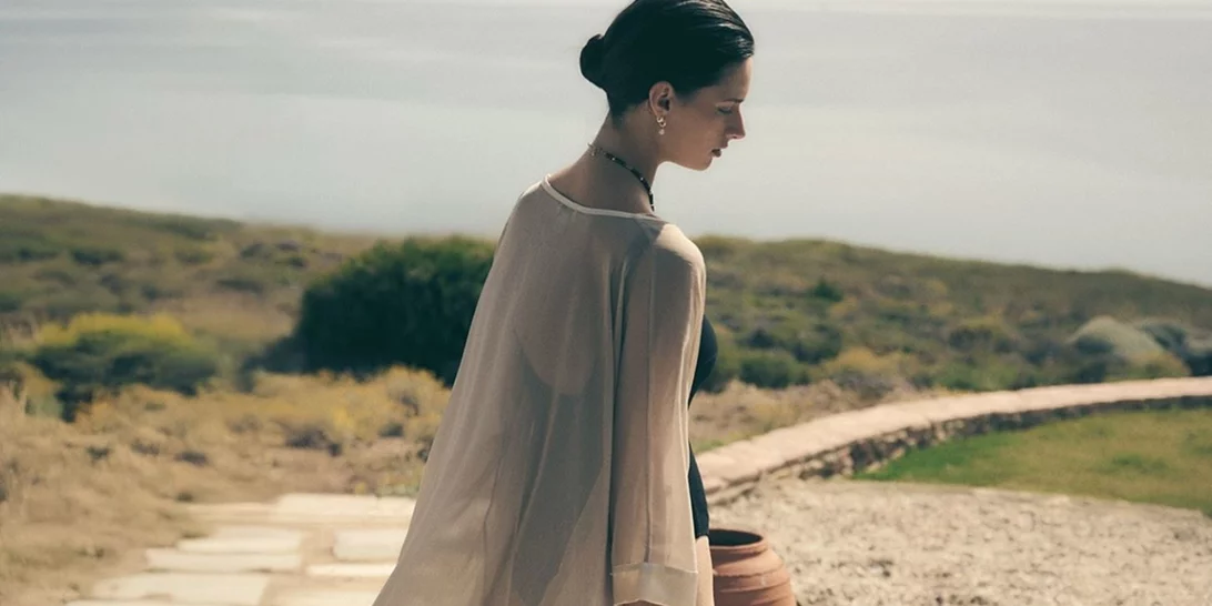 Τα κομψά και διαχρονικά κομμάτια που αξίζει να αποκτήσεις στις καλοκαιρινές εκπτώσεις | Θα τα φοράς για χρόνια