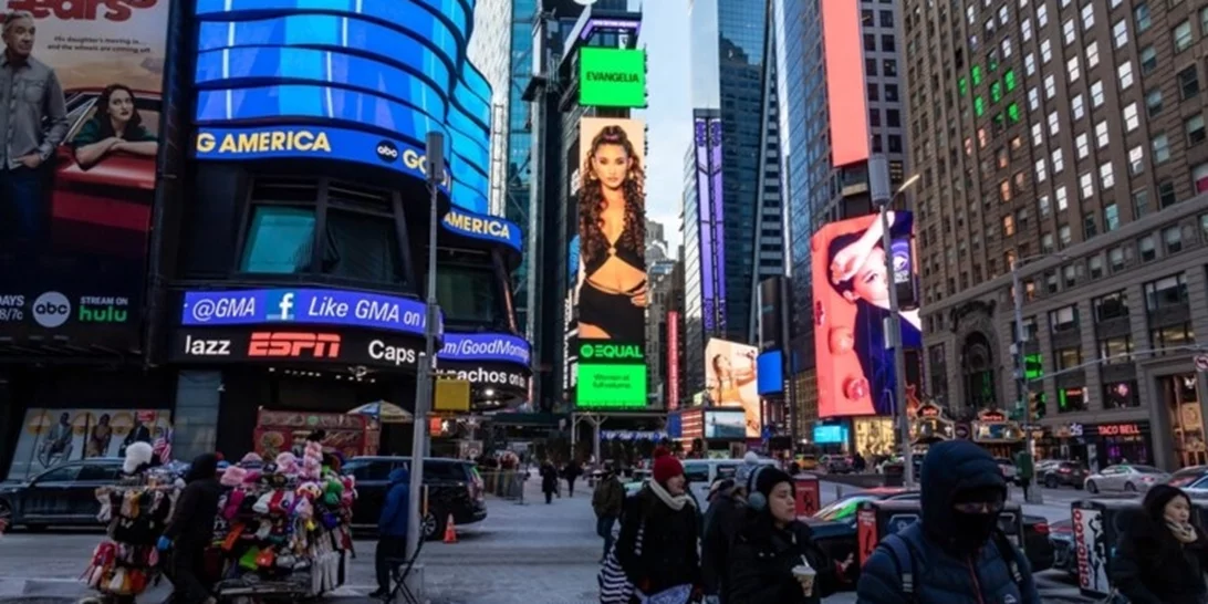 H Evangelia στο Billboard του Spotify στην Times Square