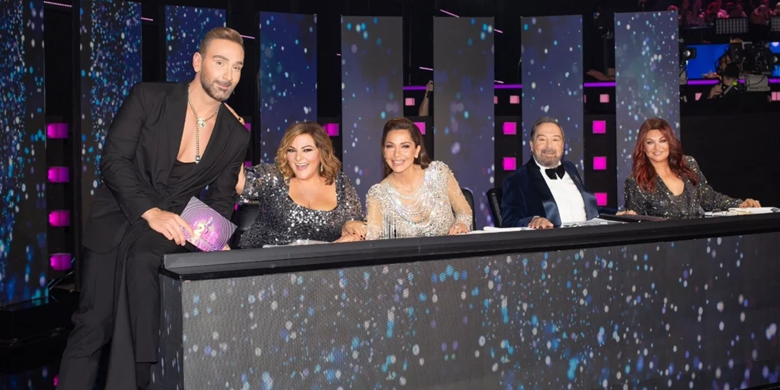 Δέσποινα Βανδή, Βίκυ Σταυροπούλου, Καίτη Γαρμπή, Κατερίνα Στικούδη | Οι glam εμφανίσεις τους στην πρεμιέρα του J2US