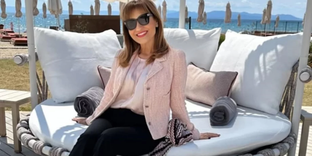 Έτοιμη για τις καλοκαιρινές της διακοπές | Η Μάρα Ζαχαρέα με κομψό σύνολο στο χρώμα της μέντας