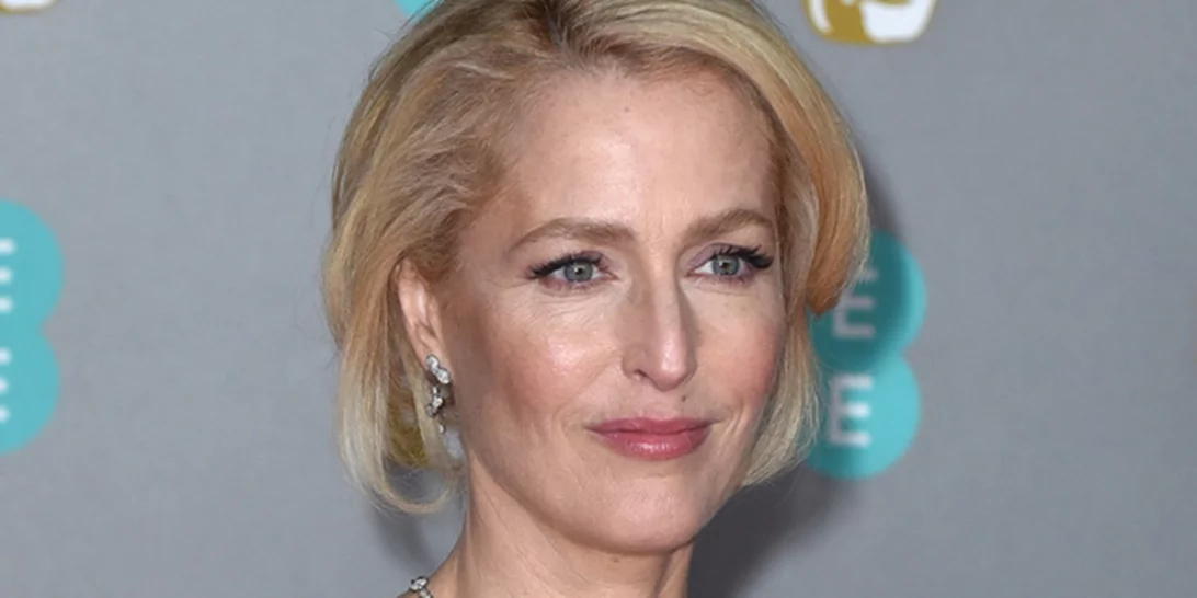 Gillian Anderson | "Δεν με ενδιαφέρει αν το στήθος μου φτάσει στον αφαλό μου"