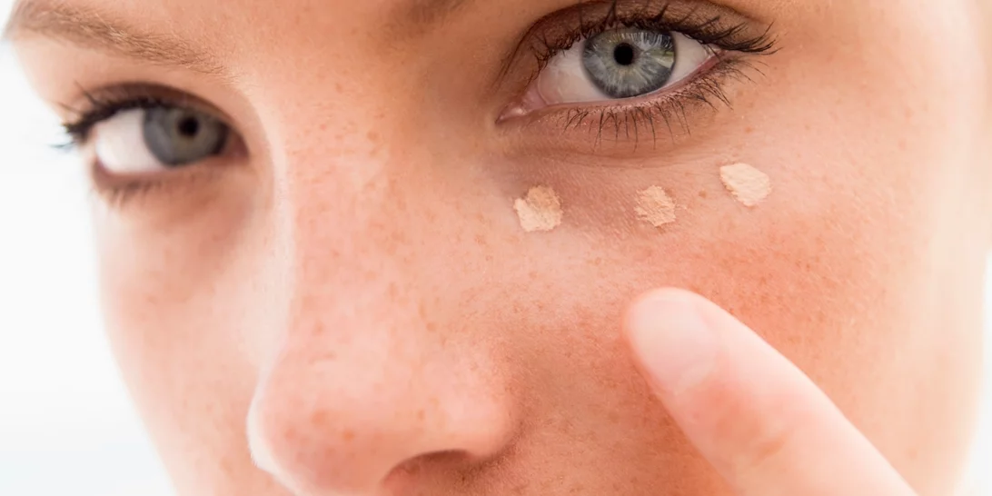 4 κοινά λάθη στην εφαρμογή concealer που καταστρέφουν το μακιγιάζ σου