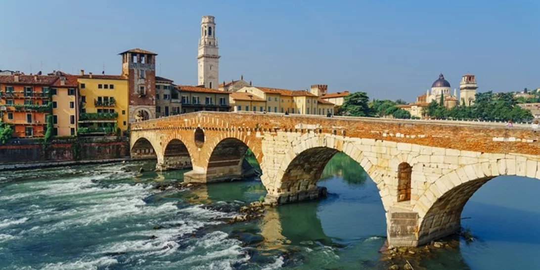 Απόδραση τον Μάη στην Ιταλία: Πέντε λόγοι για να επισκεφθείς τη ρομαντική Βερόνα