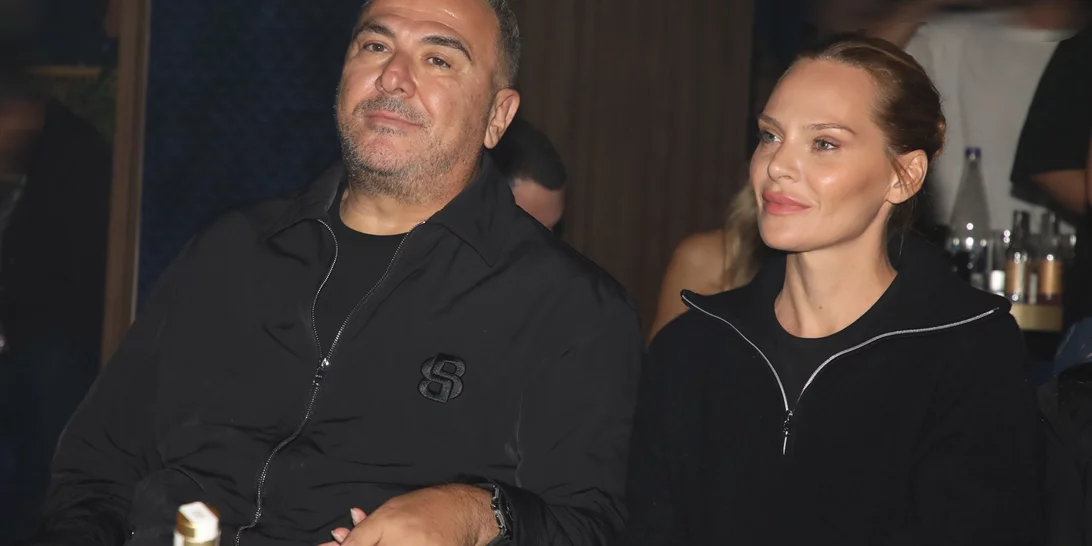 Αντώνης Ρέμος - Υβόννη Μπόσνιακ | Τα τρυφερά στιγμιότυπα από τη βραδινή τους έξοδο σε γνωστό νυχτερινό κέντρο