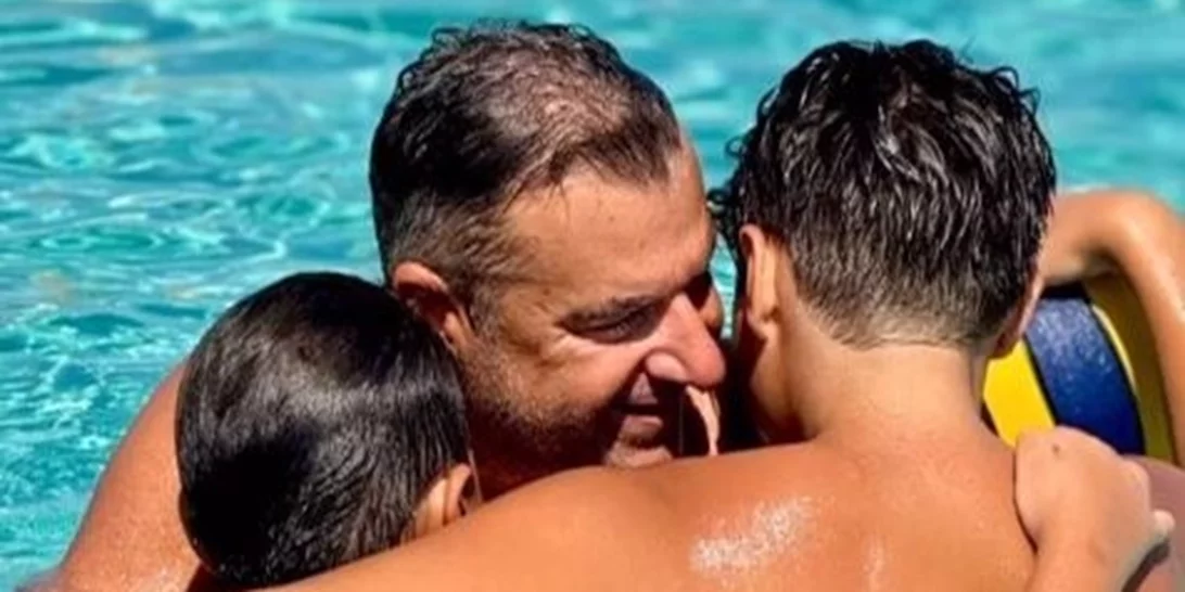 Ρεκόρ αποθεωτικών σχολίων | Η βουτιά του Γιώργου Λιάγκα στα νερά της Τήνου