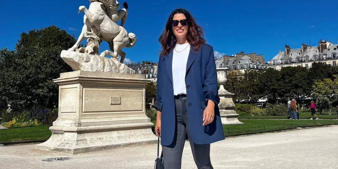 Η Τόνια Σωτηροπούλου φόρεσε το ιδανικό πουλόβερ για τη μεταβατική εποχή