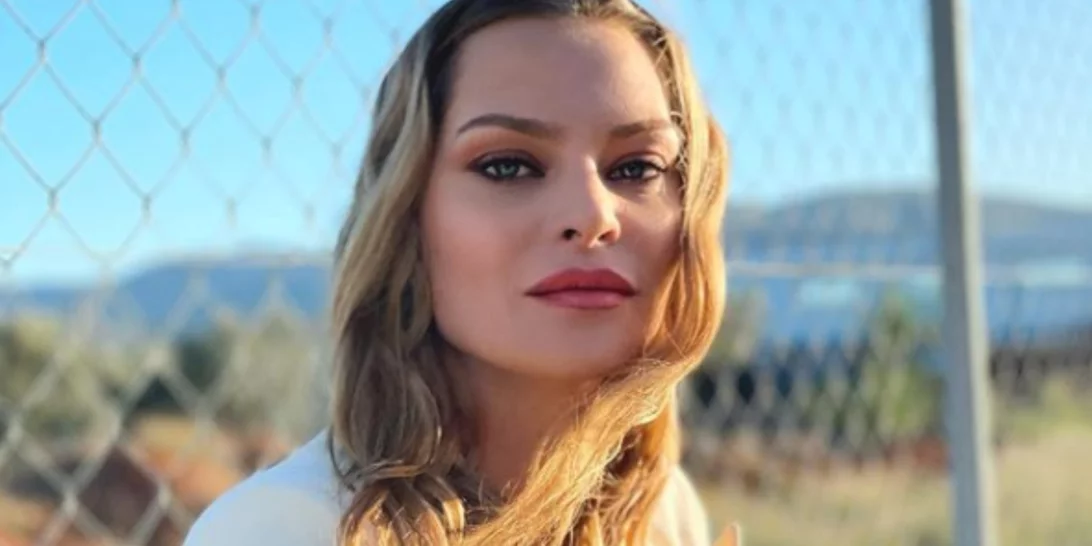 Η Υβόννη Μπόσνιακ σε πρωινή βόλτα με τη στιλάτη και πανέμορφη κόρη της, Ελένη