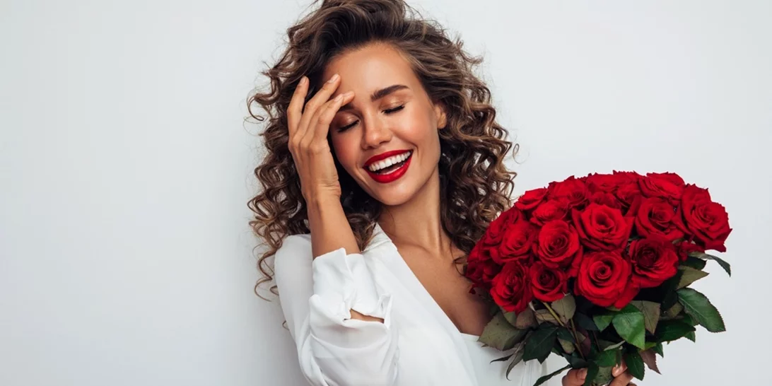 Θηλυκά και κομψά | 5 οικονομικά αρώματα με νότες τριαντάφυλλου