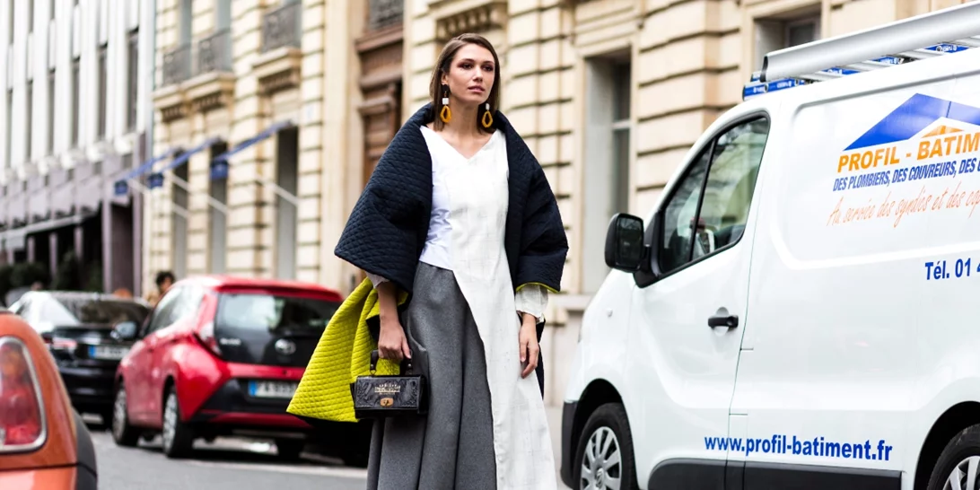 Ποια είναι τα πανωφόρια που επιλέγουν να φορέσουν οι Γαλλίδες αυτή την εποχή;