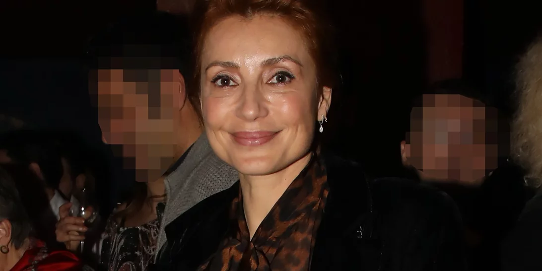 Ευδοκία Ρουμελιώτη | Με leather pants και animal print top σε κοσμικό event