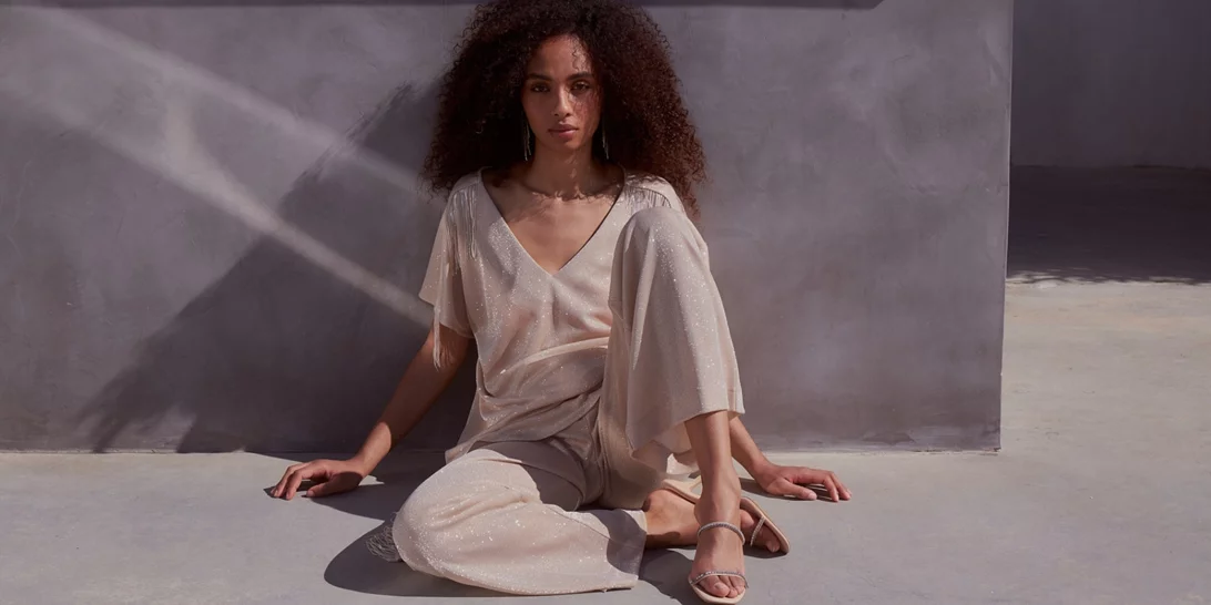 Πώς θα ντυθείς σε έναν ανοιξιάτικο γάμο ή βάφτιση; Πάρε ιδέες για τα looks σου