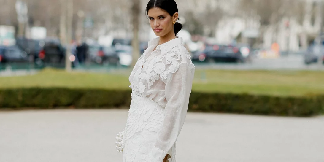 Τα styling tips που θα σε βοηθήσουν να τελειοποιήσεις τα total white looks του καλοκαιριού