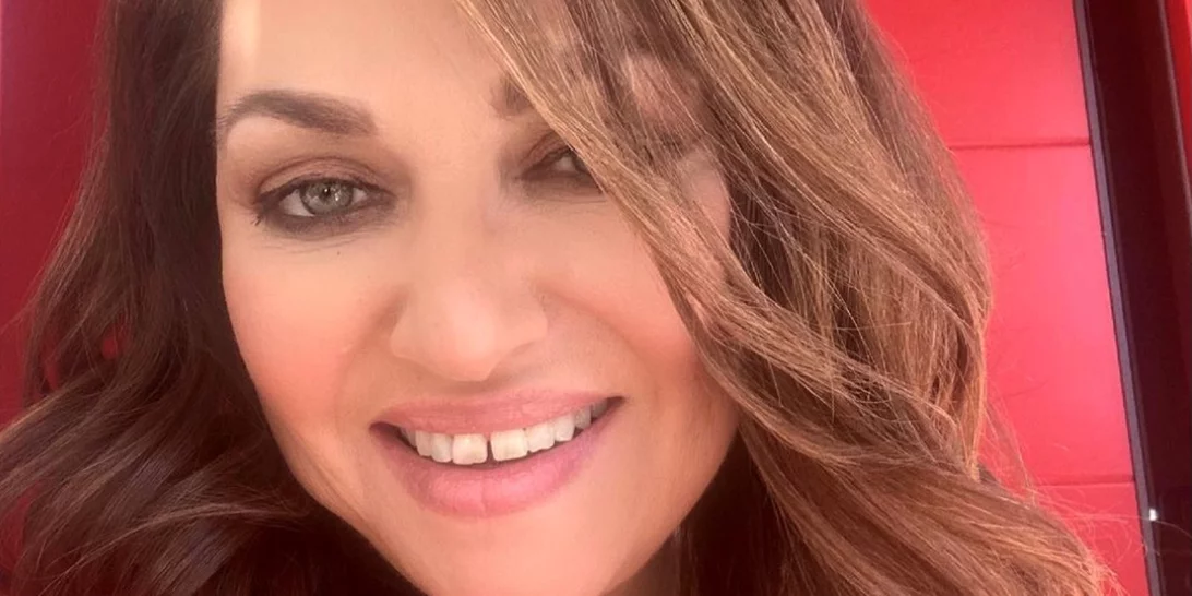 Η Καίτη Γαρμπή έγινε πασχαλινή λαμπάδα εμπνευσμένη από τη συμμετοχή της στη Eurovision