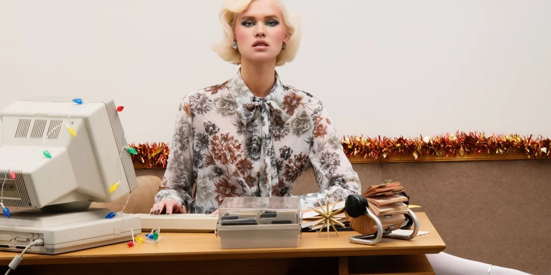 5 + 1 κομμάτια που ξεχωρίσαμε από την εορταστική limited collection καμπάνια της Vassia Kostara