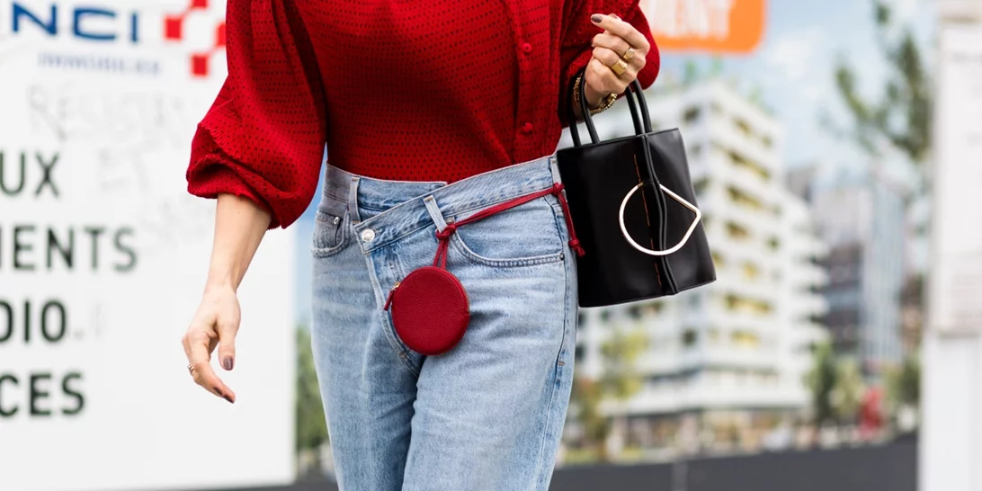 Τέλος στις στενές γραμμές | Σου βρήκαμε τα άνετα jeans που θα τα φοράς όλη μέρα