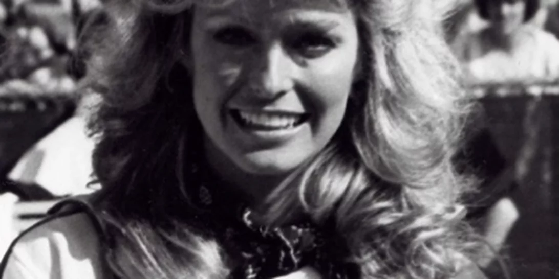 "Farrah Fawcett Flip" | Το απόλυτο χτένισμα του καλοκαιριού