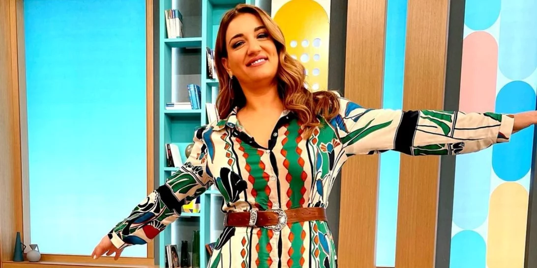 Από το γραφείο έως τη βραδινή έξοδο | Η Ελίνα Παπίλα φόρεσε το BSB φόρεμα που αξίζει να αποκτήσεις