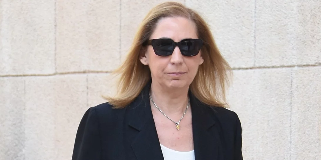 Πήραν φωτιά τα μαλλιά της Μαριλίζας Ξενογιαννακοπούλου στην Ανάσταση (βίντεο)