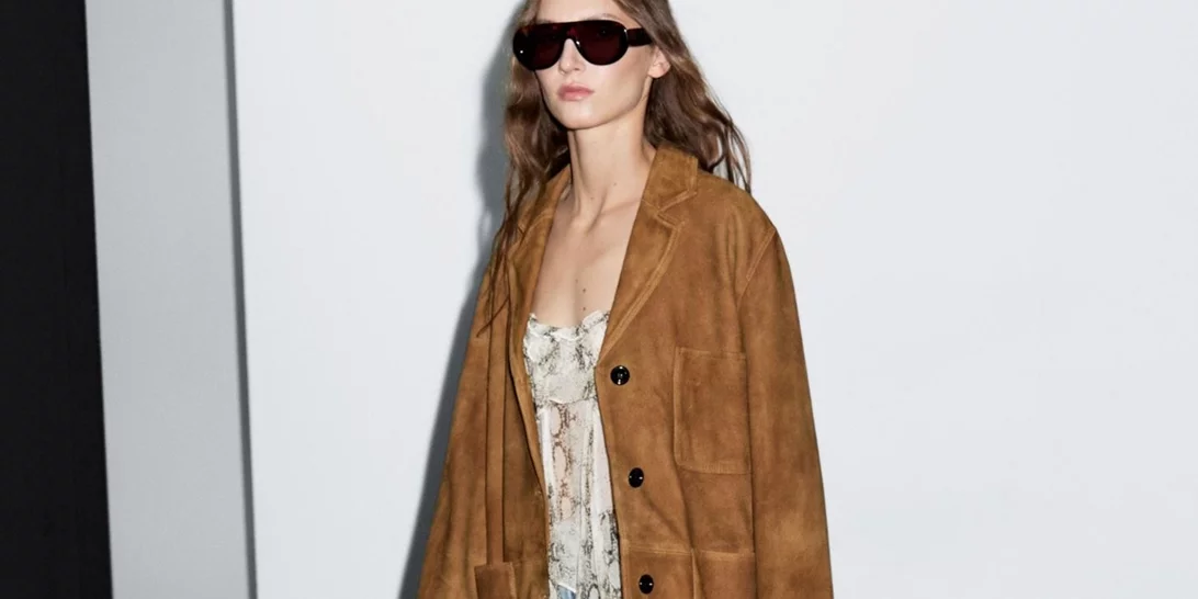 Το suede blazer από τη Massimo Dutti που μας βάζει σε mood φθινοπωρινού shopping