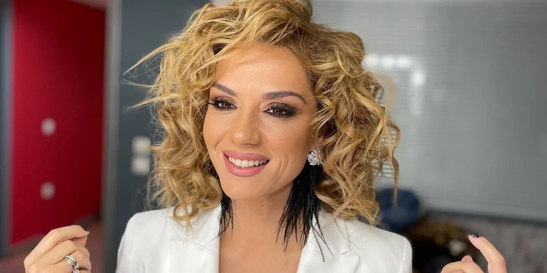 "Εσύ μπορείς να το κάνεις αυτό;" | Η Εύα Τσιμιτσέλη "τρολάρει" τη μητέρα της, Βάσω Λασκαράκη