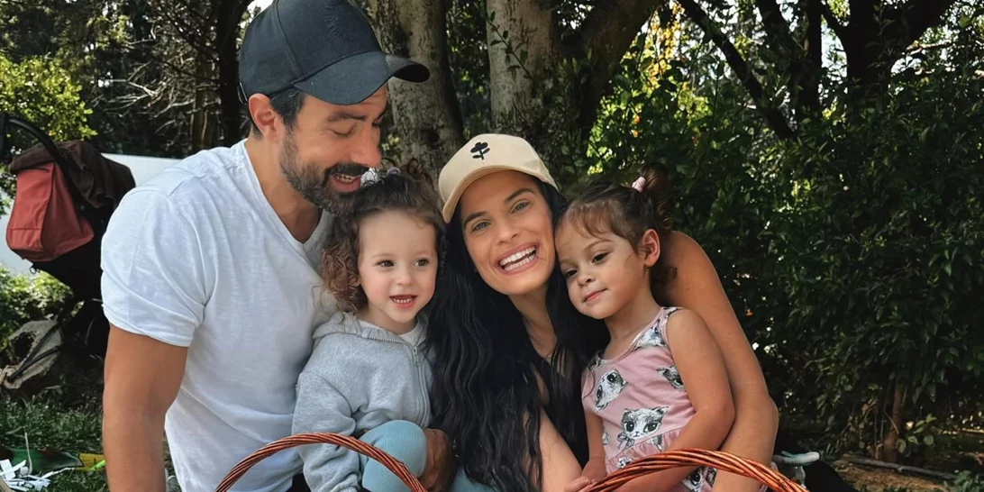 Η Χριστίνα Μπόμπα και ο Σάκης Τανιμανίδης περνούν ποιοτικό χρόνο με τις κόρες τους | Το πικνικ στη φύση