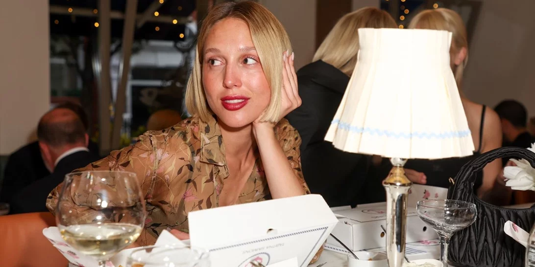 Μαρία Ολυμπία Ντε Γκρες | Ταξίδι στο Λονδίνο μαζί με τα αδέρφιά της για ευχάριστη αφορμή