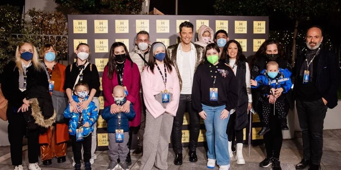 Το Golden Hall υποδέχθηκε τα Χριστούγεννα με τον κορυφαίο Έλληνα star Σάκη Ρουβά, σε μια λαμπερή βραδιά αφιερωμένη στο Σωματείο "ΕΛΠΙΔΑ"