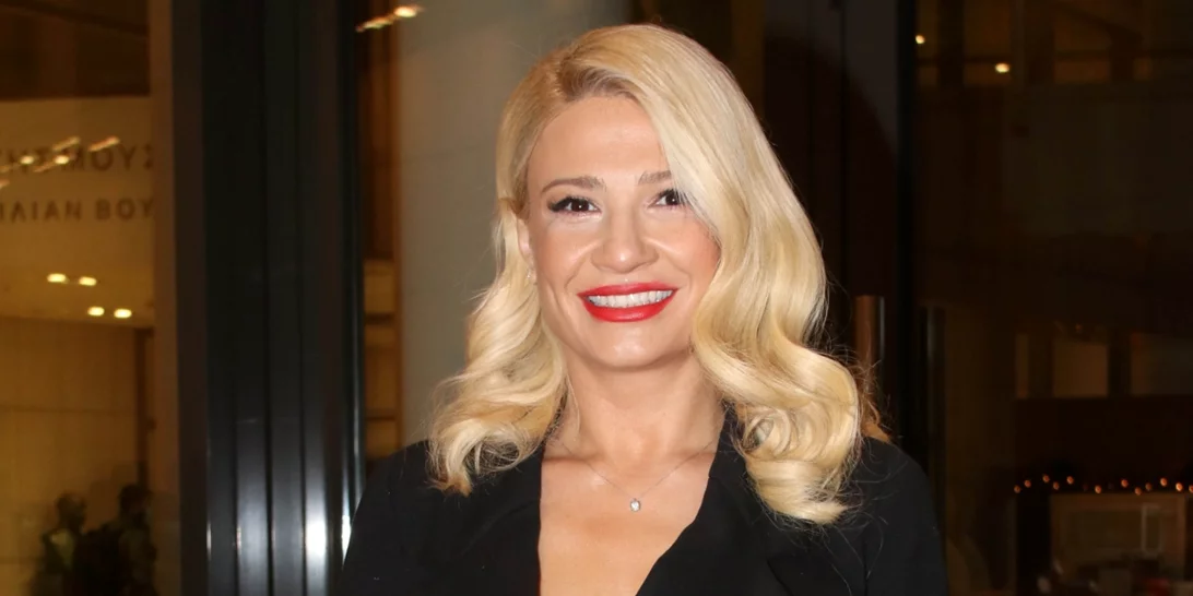 Ετοιμάζεσαι για την άνοιξη; | Αυτή η μίνι τζιν φούστα της Φαίης Σκορδά είναι το απόλυτο must have