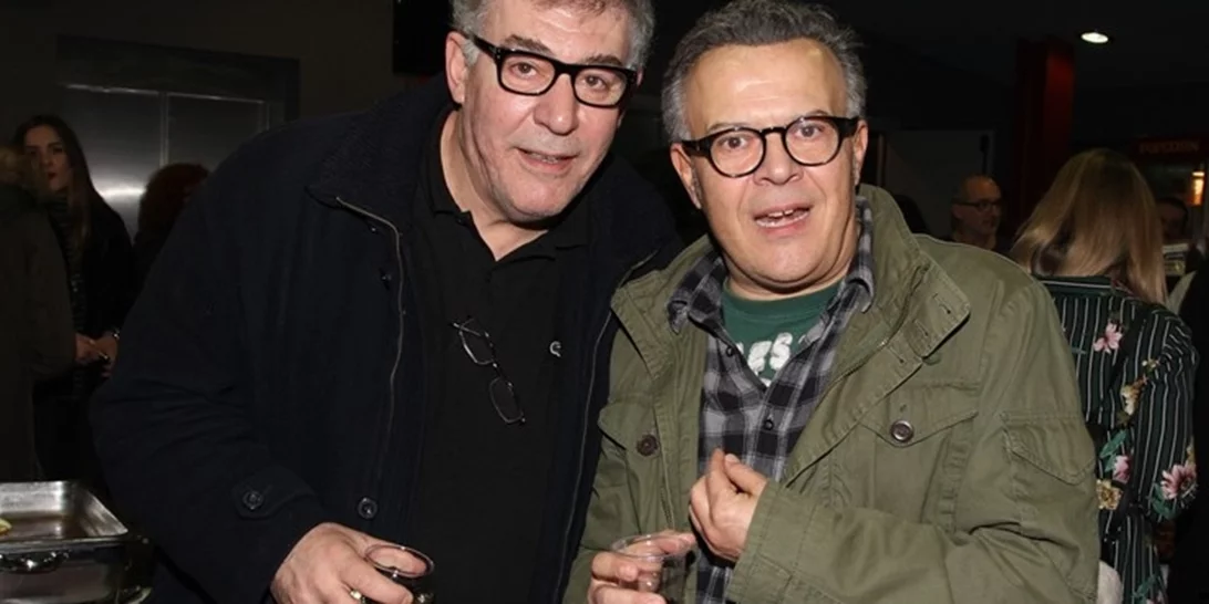 30+ χρόνια πριν: Μιχάλης Ρέππας και Θανάσης Παπαθανασίου σε παραλία του Πηλίου