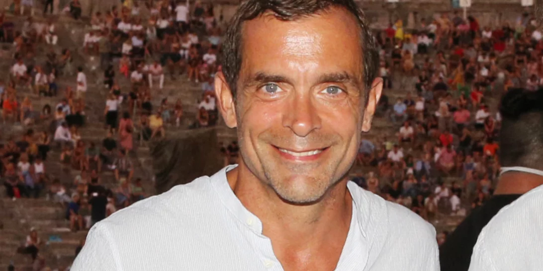 Ο Κωνσταντίνος Μαρκουλάκης σε σπάνια βραδινή έξοδο σε νυχτερινό κέντρο