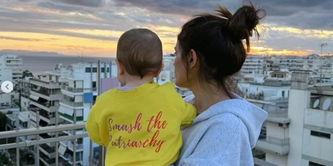 Μαίρη Συνατσάκη | Η Ολίβια κάνει βόλτα με την καλύτερή της φίλη και μας κάνει να χαμογελάμε