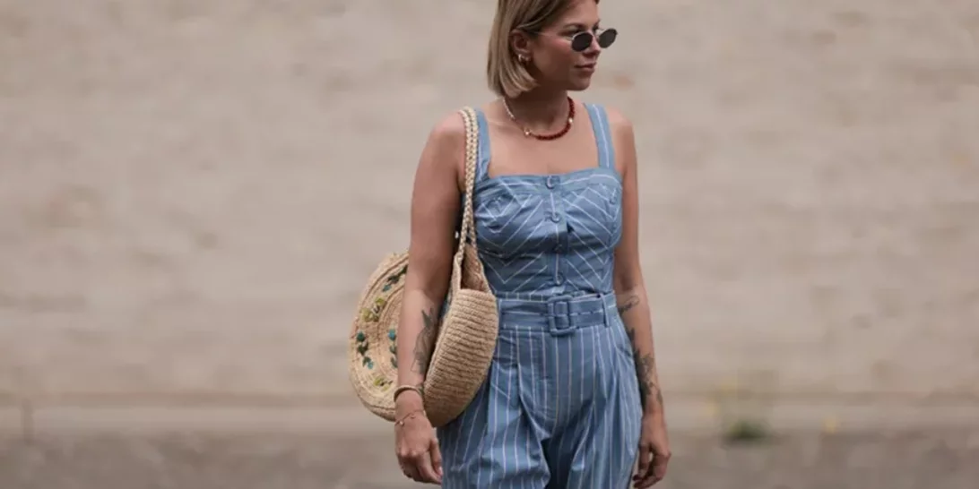 Urban Chic | Πώς θα κρατήσεις μία ψάθινη τσάντα στην πόλη