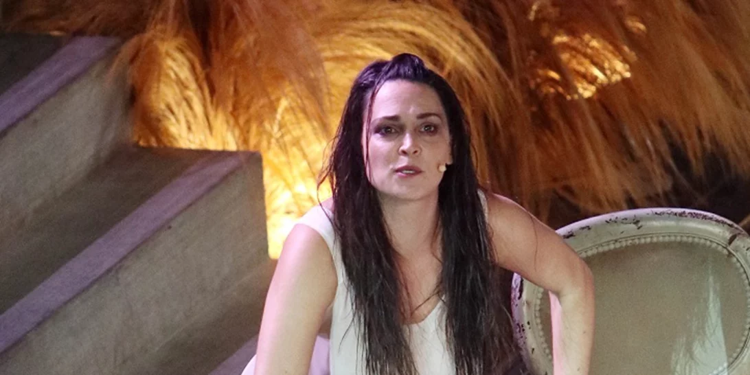 Μαίρη Μηνά | Εξηγεί γιατί αποχώρησε από την παράσταση "Ανθρωποι και Ποντίκια" του Μπισμπίκη