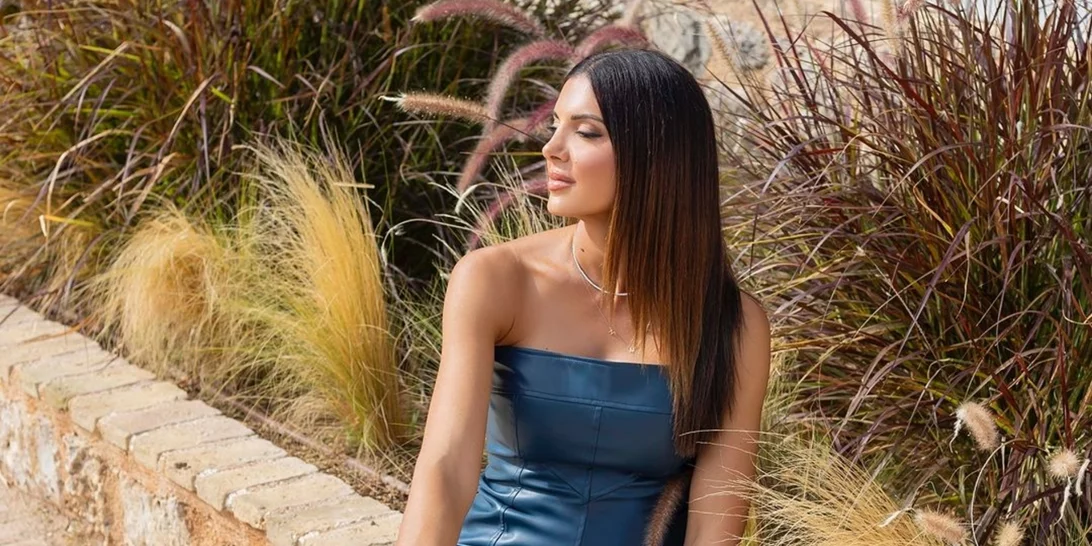 Burgundy & Aubergine | Ο κομψός χρωματικός συνδυασμός στην εμφάνιση της Σταματίνας Τσιμτσιλή