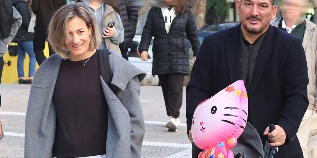 Πύρρος Δήμας | Χαλαρή βόλτα με την Αφροδίτη Σκαφίδα και τα δυο μικρότερα παιδιά του